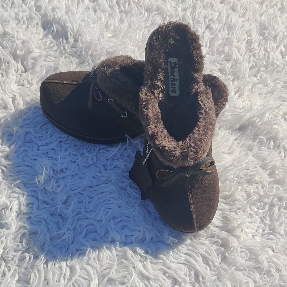 Skechers genuine leather mules with faux fur lining NWOB